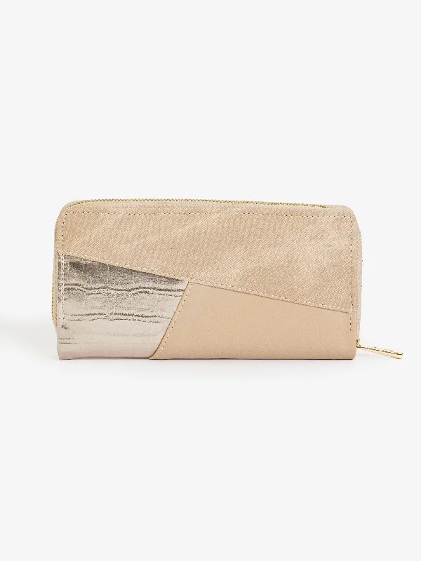 Minimalist Bags For Clean And Modern Aesthetics Textured Wallet