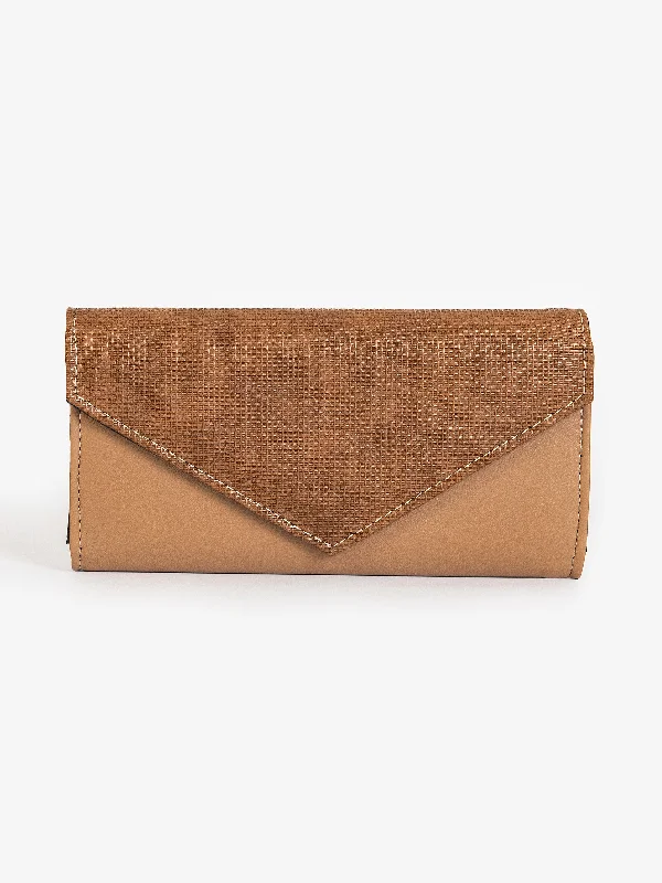 Lightweight And Functional Bags For Travel And Work Envelope Shaped Textured Wallet