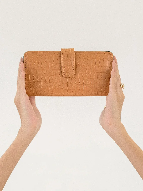 Trendy And Discounted Designer Handbags Croc Textured Wallet