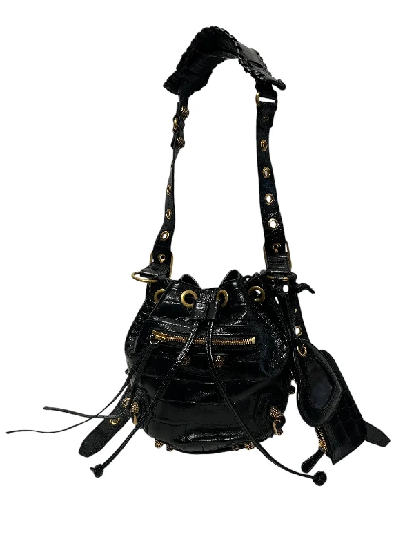 Minimalist Leather Bag For Modern Aesthetics BALENCIAGA/Bag/OS/Leather/BLK/Le Cagole Bucket Bag