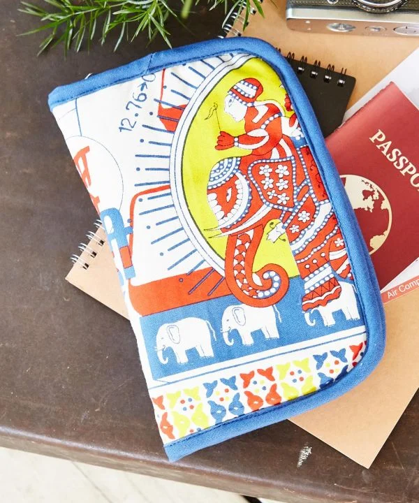 Vintage-Inspired Travel Multi Purse