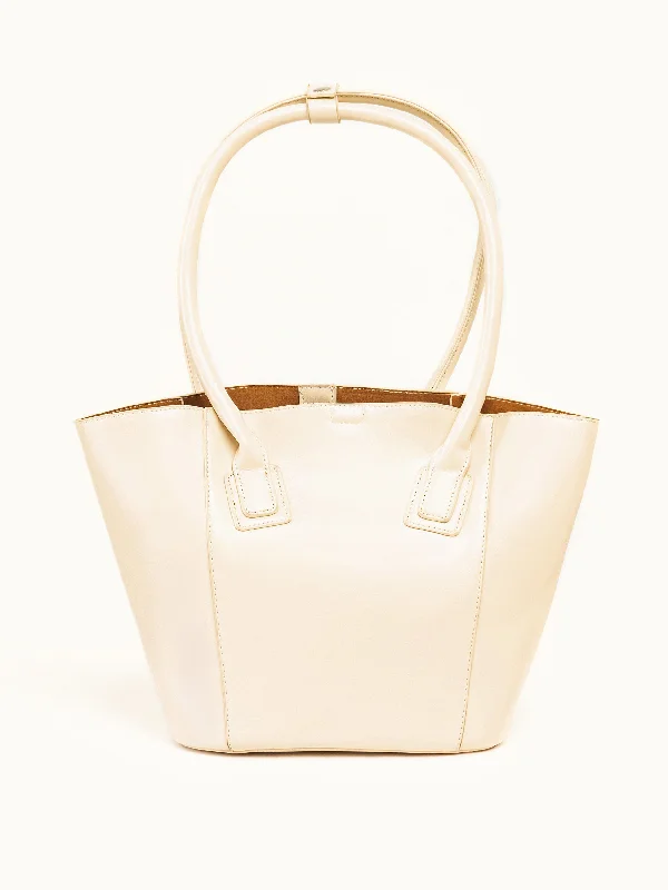 Stylish Bags For Fashion Bloggers Classic Bucket Bag