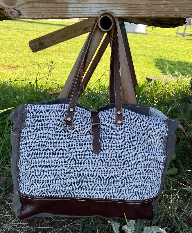 Vintage-Inspired Elliptical Weekender Bag