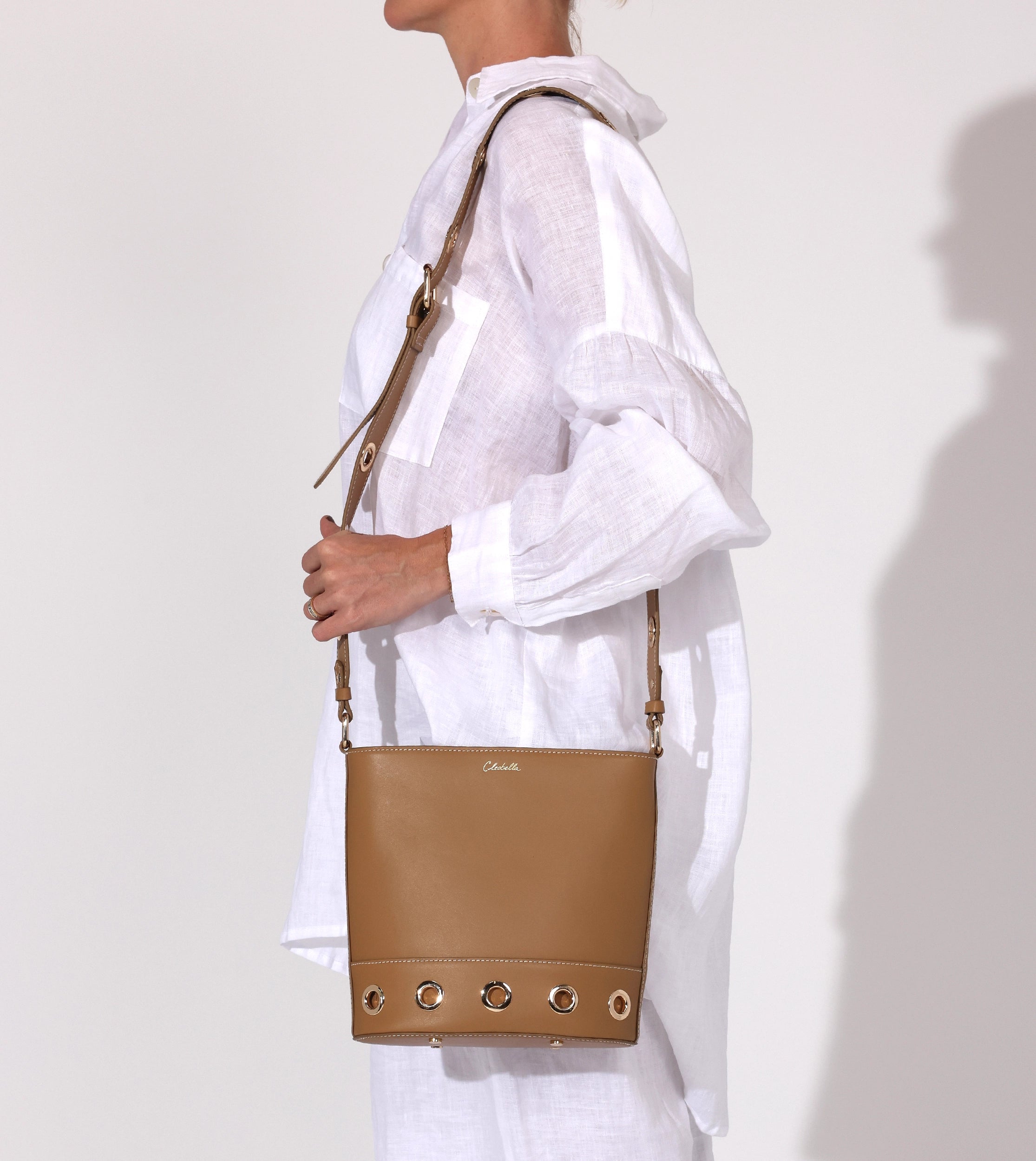 Stylish Bags For Fashion Influencers And Bloggers Rochelle Bucket Bag | Caramel