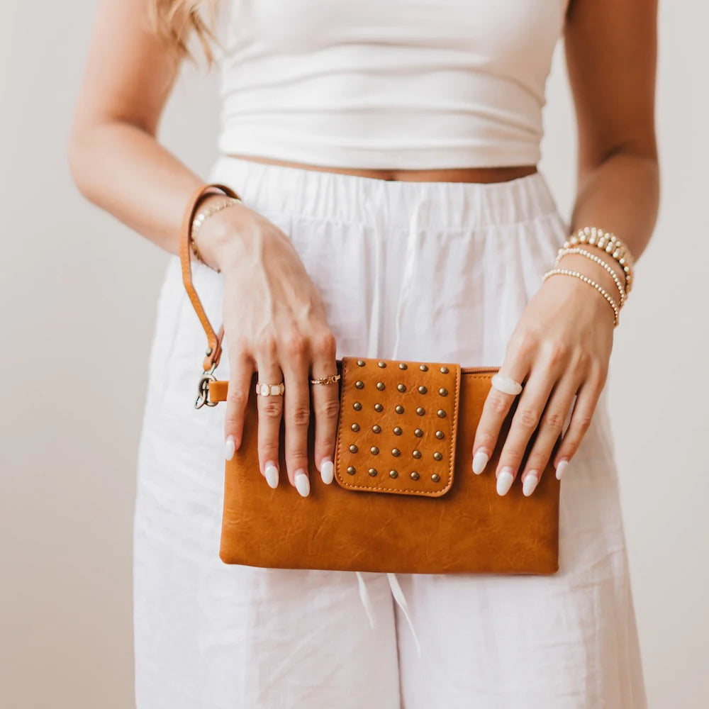 Limited-Time Offer On Trendy Bags PRETTY SIMPLE Riviera Maya Rivet Clutch