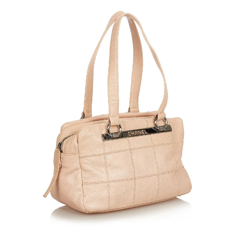 Sporty Bags For Active And Athletic Lifestyles Chanel Choco Bar Caviar Leather Shoulder Bag (SHG-25502) Sporty Bags For Active And Athletic Lifestyles Chanel Choco Bar Caviar Leather Shoulder Bag (SHG-25502)