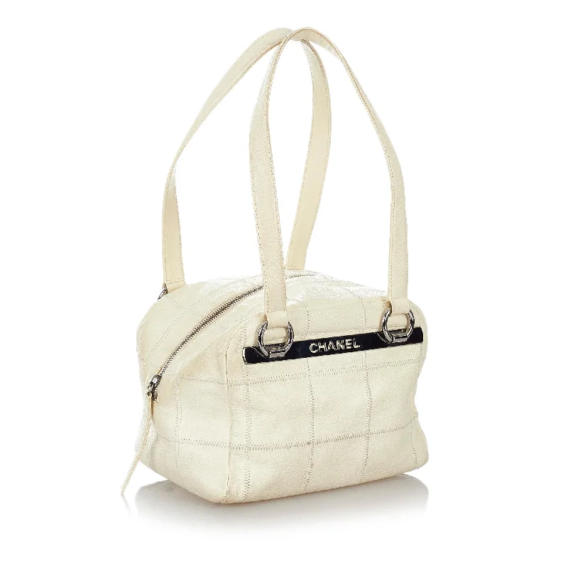 Chic Bags For Office Professionals And Urban Dwellers Chanel Choco Bar Caviar Leather Shoulder Bag (SHG-26806) Chic Bags For Office Professionals And Urban Dwellers Chanel Choco Bar Caviar Leather Shoulder Bag (SHG-26806)