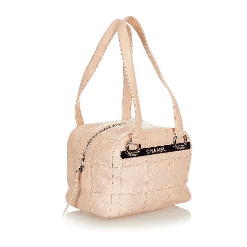 Rustic Bags For Outdoor And Nature-Inspired Looks Chanel Choco Bar Caviar Leather Shoulder Bag (SHG-27013) Rustic Bags For Outdoor And Nature-Inspired Looks Chanel Choco Bar Caviar Leather Shoulder Bag (SHG-27013)