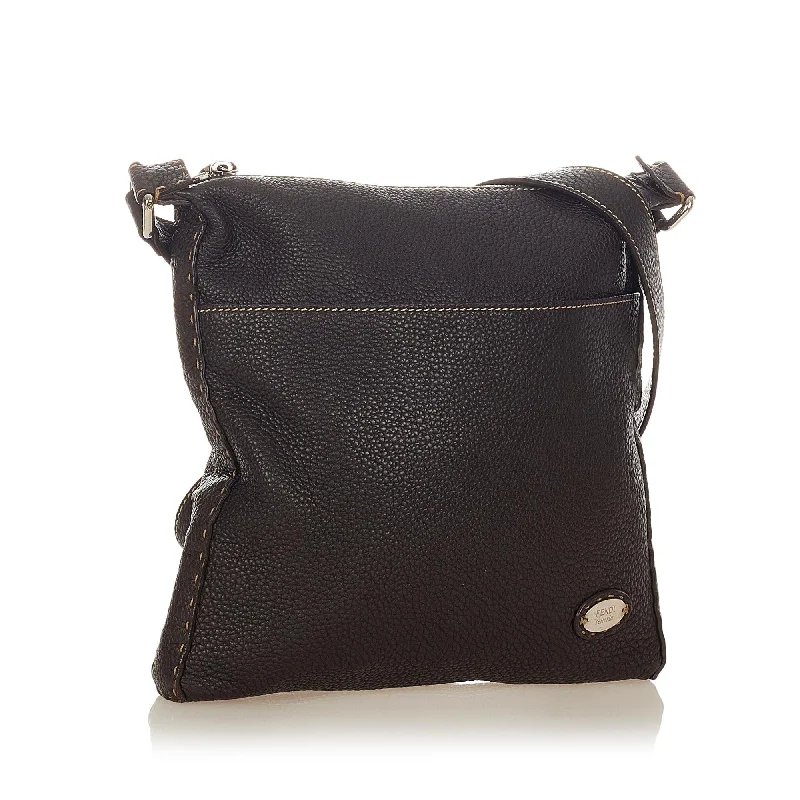 Black Friday Deals On Stylish Handbags Fendi Selleria Leather Crossbody Bag (SHG-33999)
