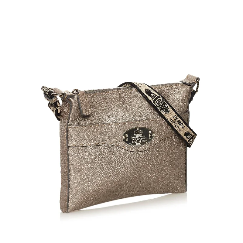Minimalist Leather Bag For Modern Aesthetics Fendi Selleria Leather Crossbody Bag (SHG-34923)